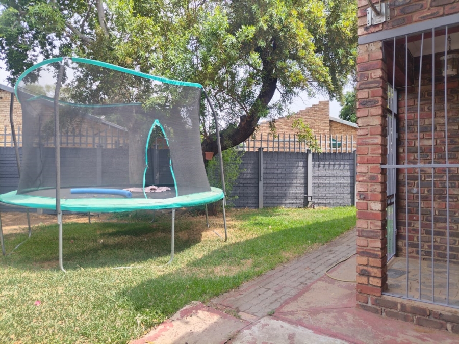 3 Bedroom Property for Sale in Safari Gardens North West